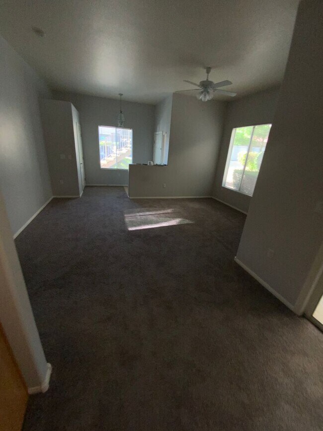 Building Photo - N.W. GATED COZY CONDO W/ COMMUNITY POOL AND SPA