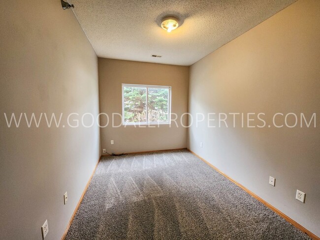Building Photo - 3 bedroom townhome in Ankeny