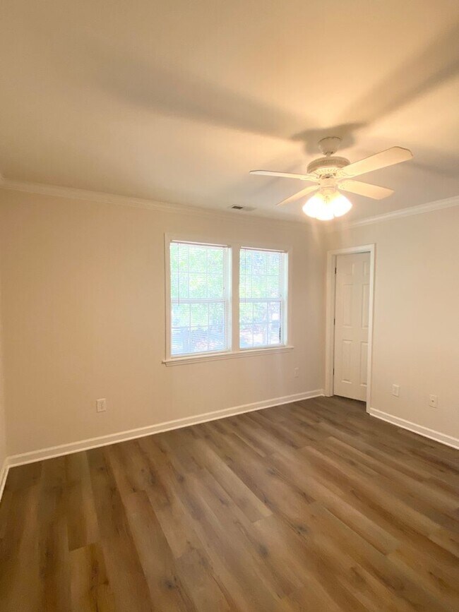 Building Photo - 330 Commons Dr