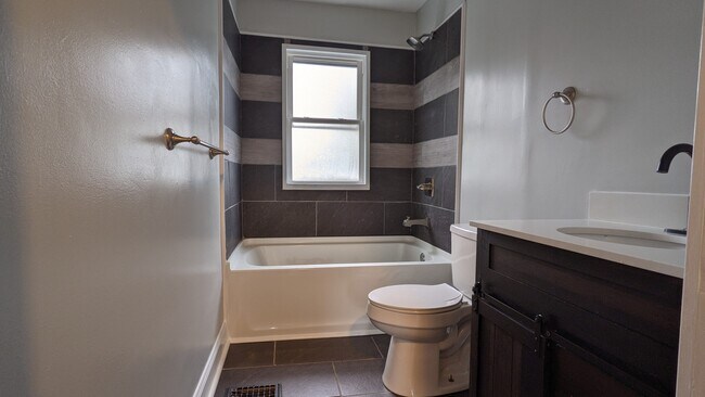 Building Photo - 423 Frebis Ave