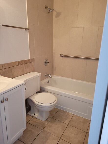 Bath - 215 River View Dr