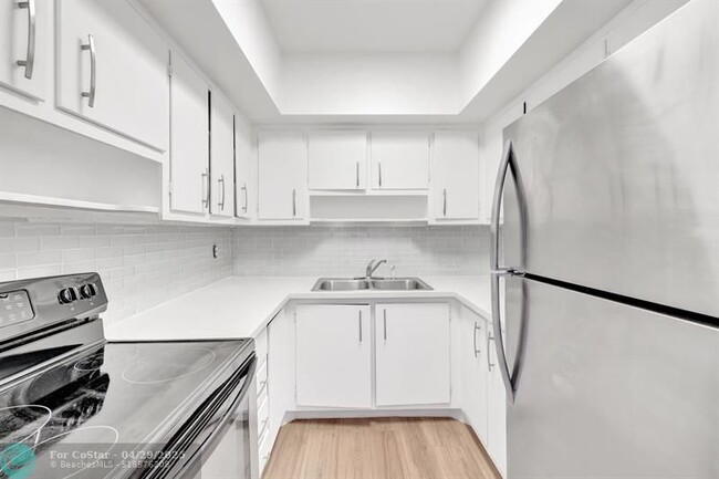 Building Photo - 4525 NE 21st Ave