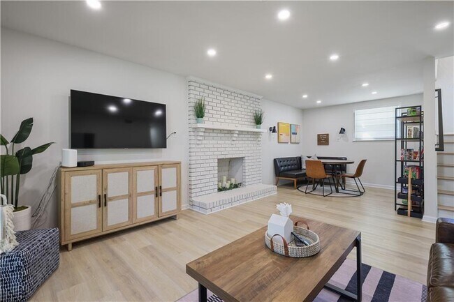 Building Photo - 677 Hillandale Cir
