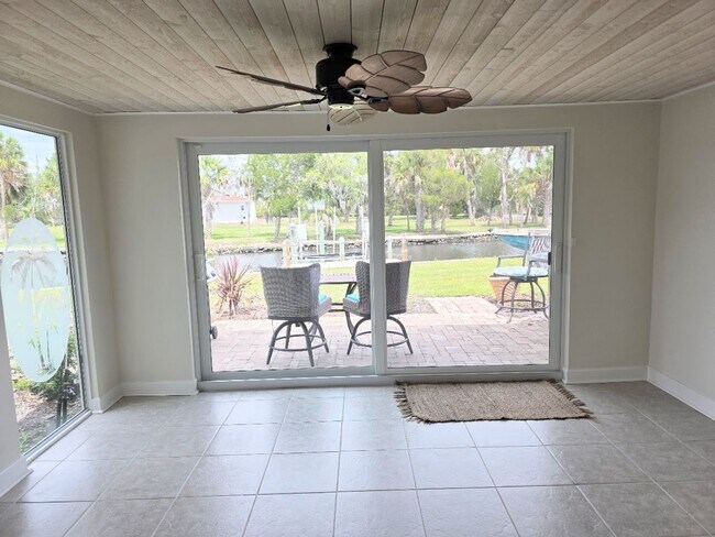 Building Photo - Islands Community Condo