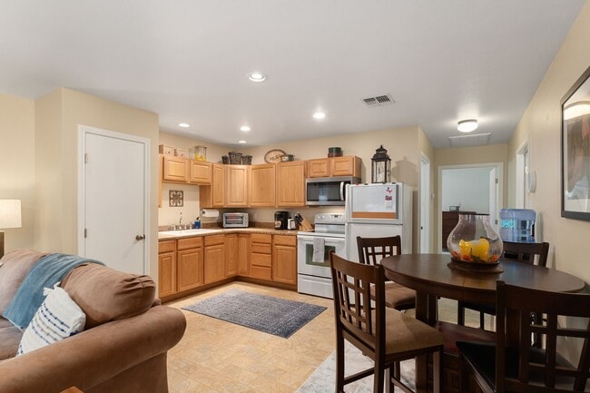 Building Photo - 1072 Papenberg Rd