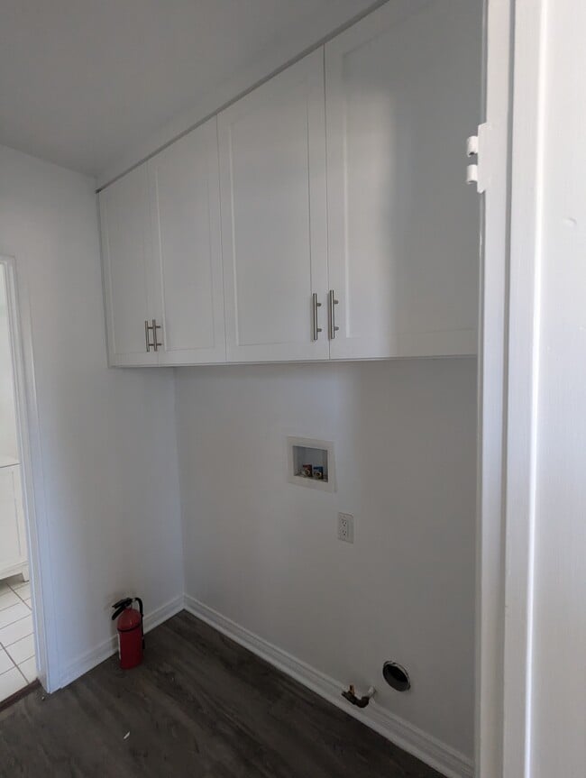Building Photo - 727 Portola Ave