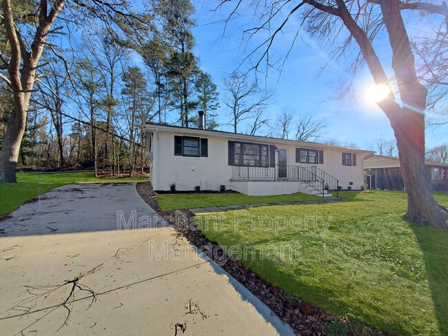 Primary Photo - 27 Shamrock Cir