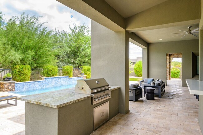 Building Photo - 8742 E Woodley Way