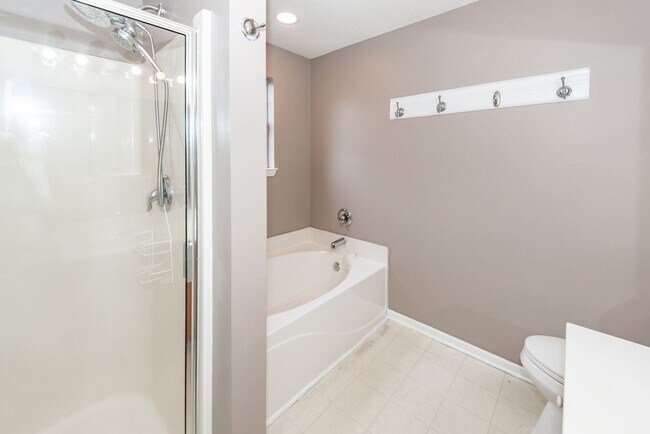 Building Photo - 5 Bedroom 2.5 Bath Home in St. James Estates - Goose Creek