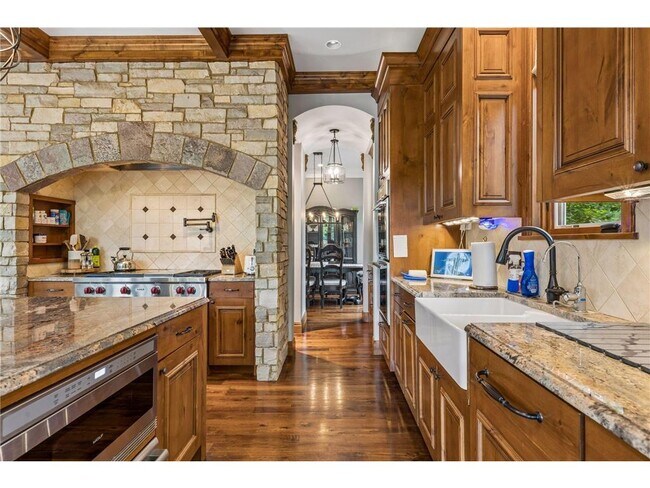 Building Photo - 15700 Portico Dr