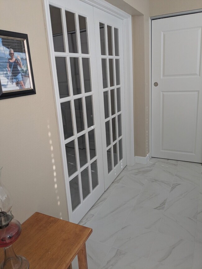 Building Photo - 4575 Cove Cir