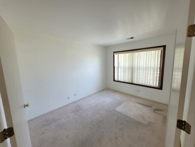 Building Photo - 321 Sheffield Dr