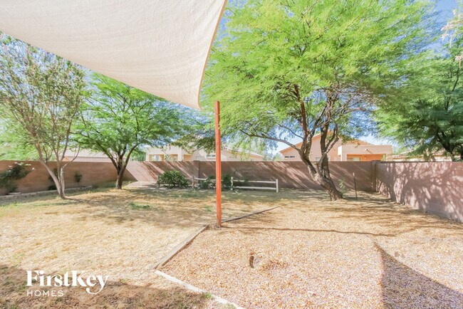 Building Photo - 11911 W Fontenelle Dr