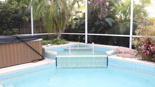 Building Photo - 132 Cambridge Ct