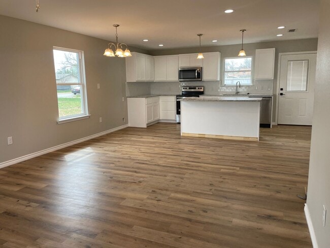 Building Photo - TLC CONDOS