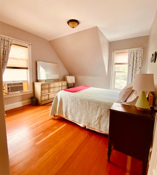 Building Photo - 424 Preble St