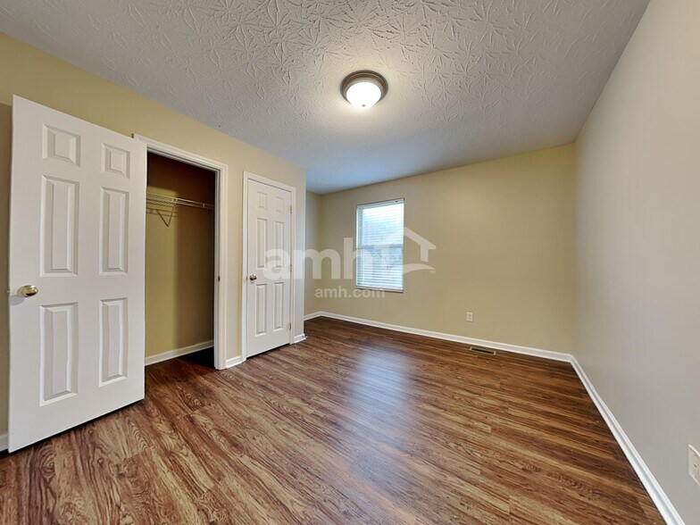 Building Photo - 210 Waterstone Dr