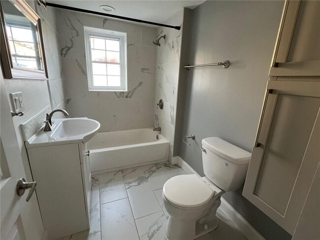 Building Photo - 5 Church St