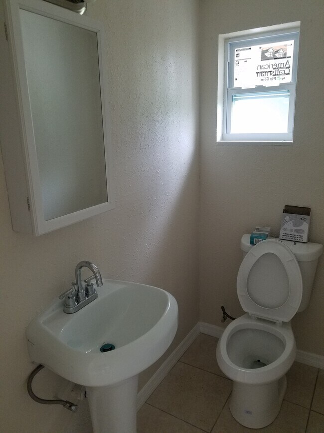 Building Photo - 1195 Green Ave