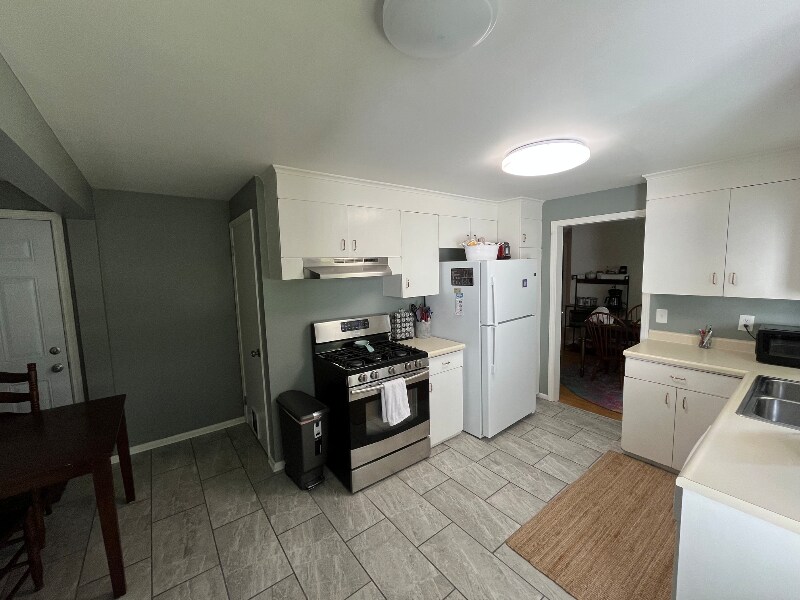 Building Photo - 215 Mystic Ln