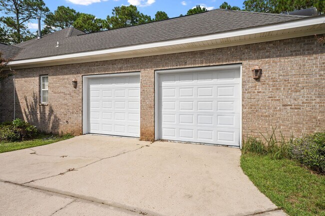 Building Photo - 632 Magnolia Cir