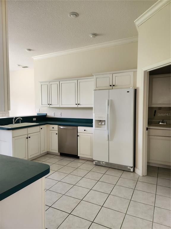 Building Photo - 15404 Thoroughbred Ln