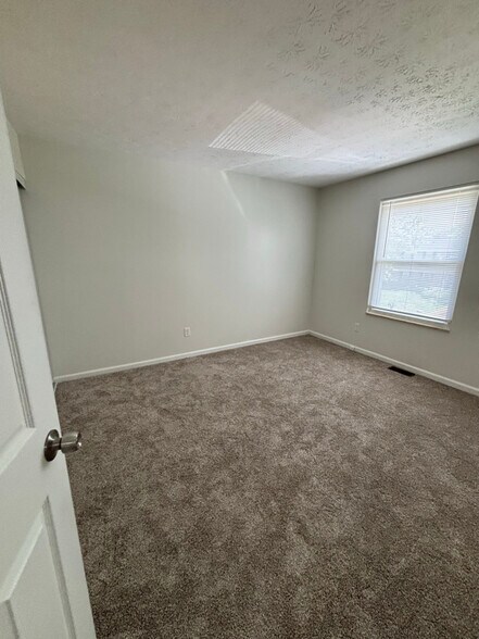 Building Photo - 10253 Crestland Ct