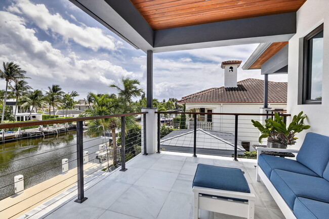 Building Photo - 334 Isle of Capri Dr