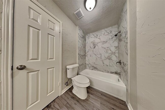 Building Photo - 9606 Yearling Cir
