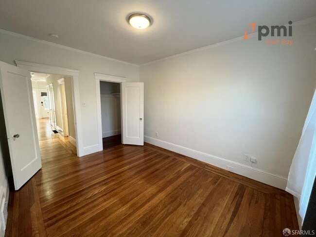 Building Photo - 518 Presidio Ave