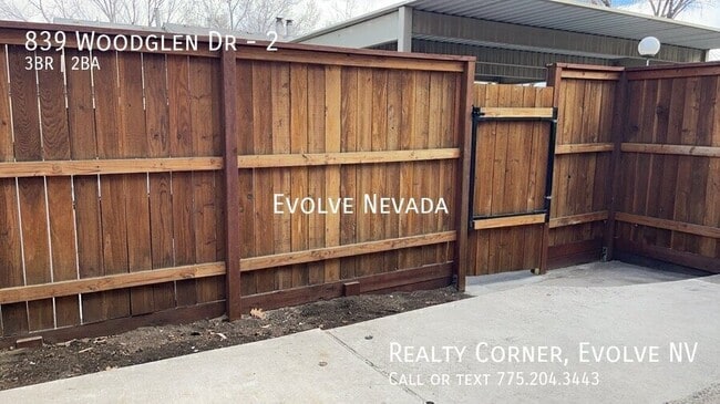 Building Photo - 839 Woodglen Dr