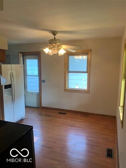 Building Photo - 555 Birch St