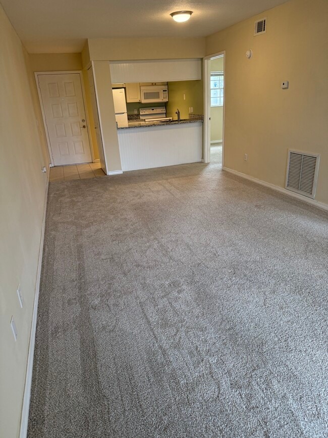 Building Photo - 3802 N Oak Dr