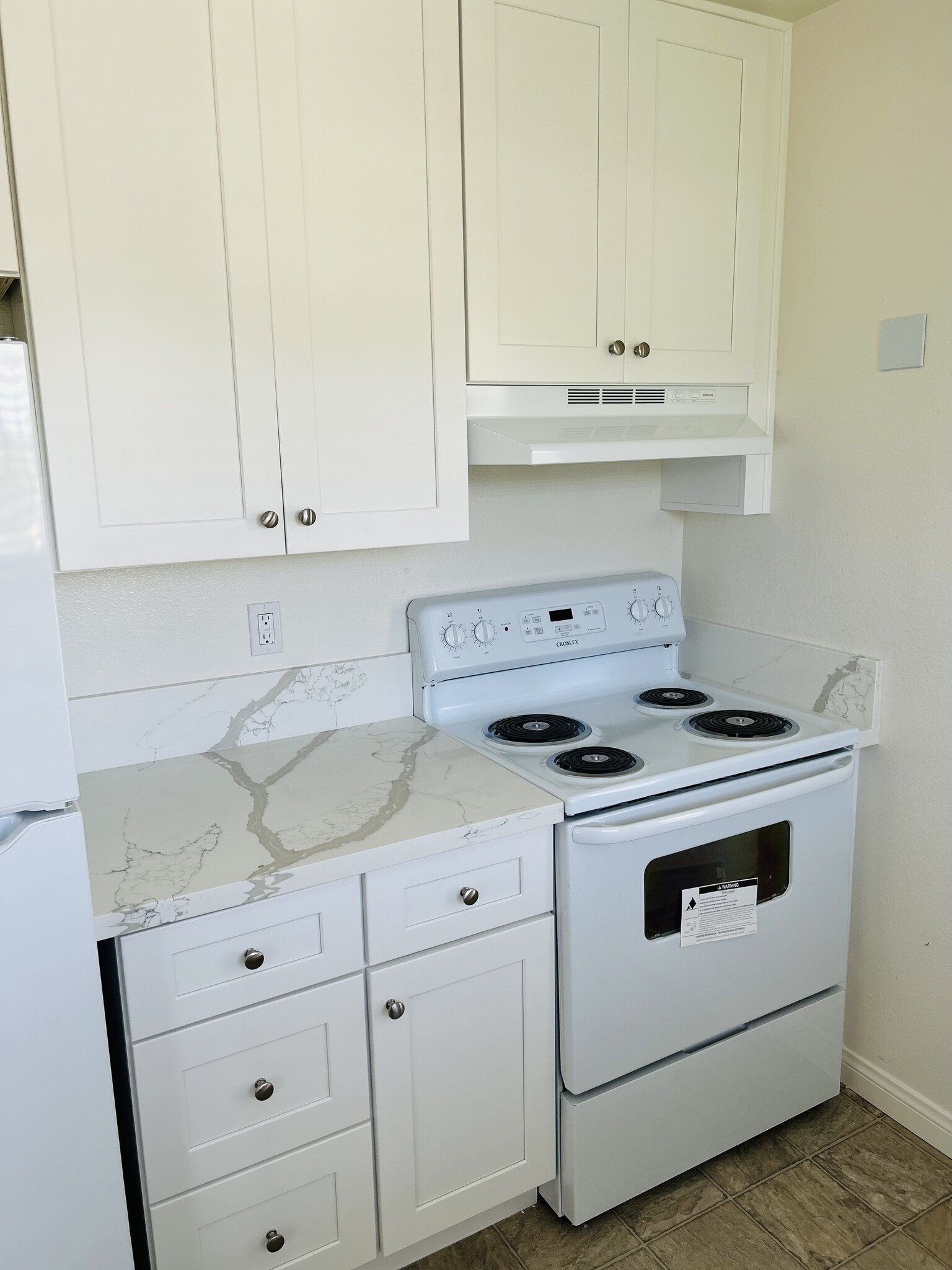 New Coutertops and Stove - Hillside Apartments