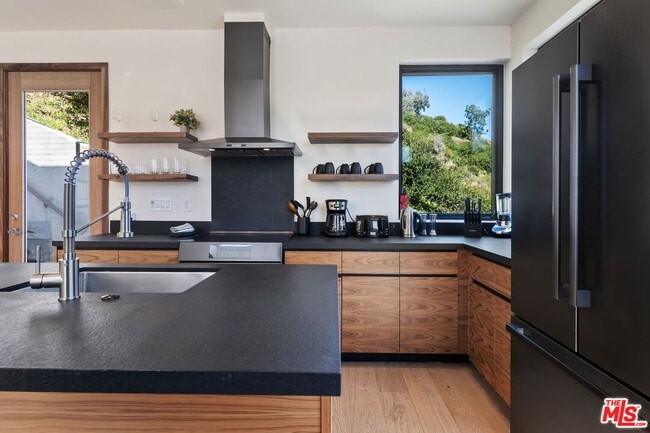 Building Photo - 3843 Rambla Pacifico St