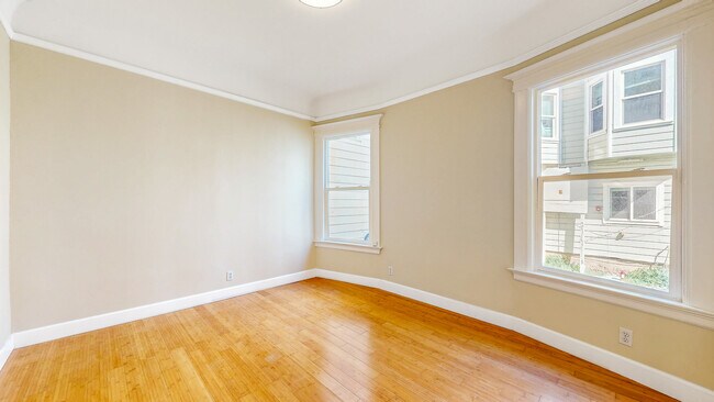 Building Photo - 1627 Clay St