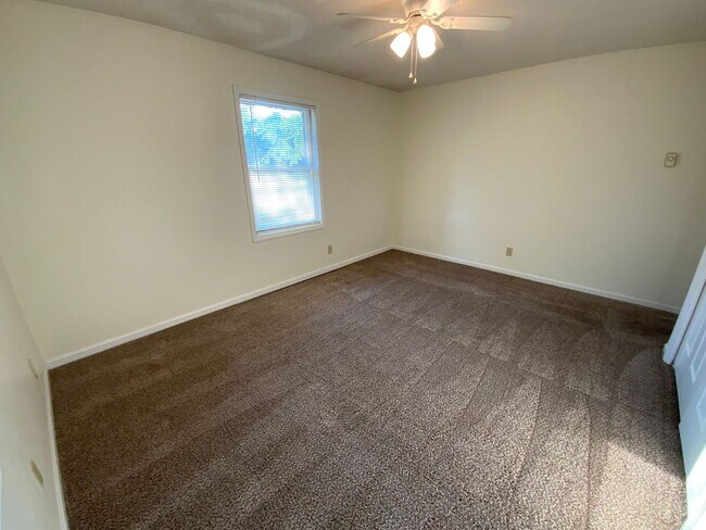 Building Photo - 207-207 Briarcrest Ct
