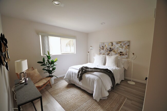 Building Photo - 6620 Linda Vista Rd