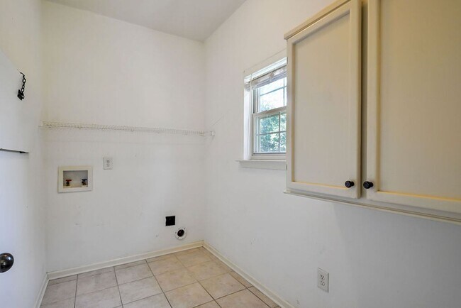 Building Photo - 3153 Cahaba Park Dr