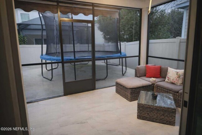 Building Photo - 2155 Sequoia Ct