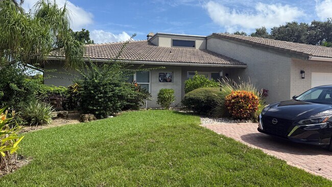 Building Photo - 13772 Sand Crane Dr