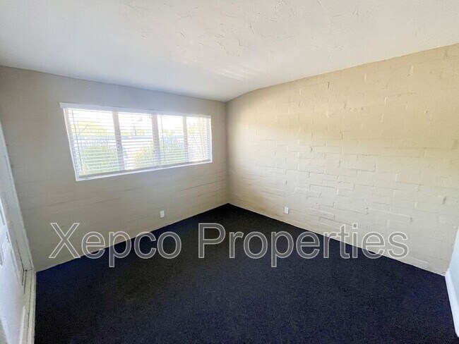 Building Photo - 1680 E Mesquite Ave