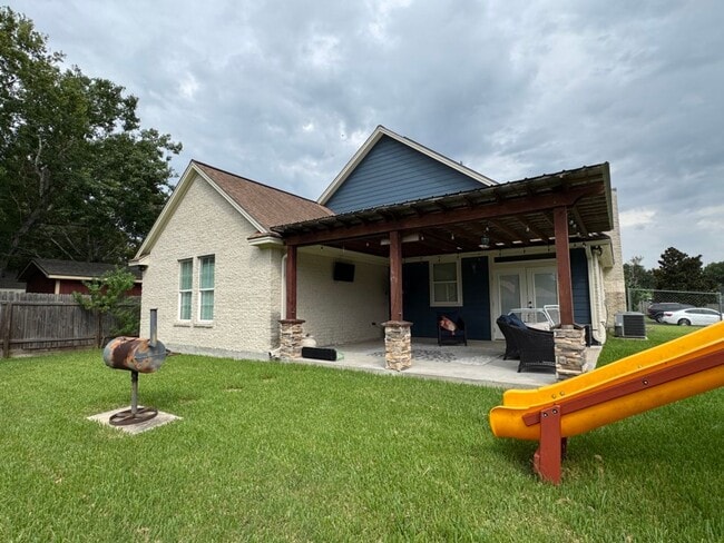 Building Photo - Gorgeous Home in Fleetwood!