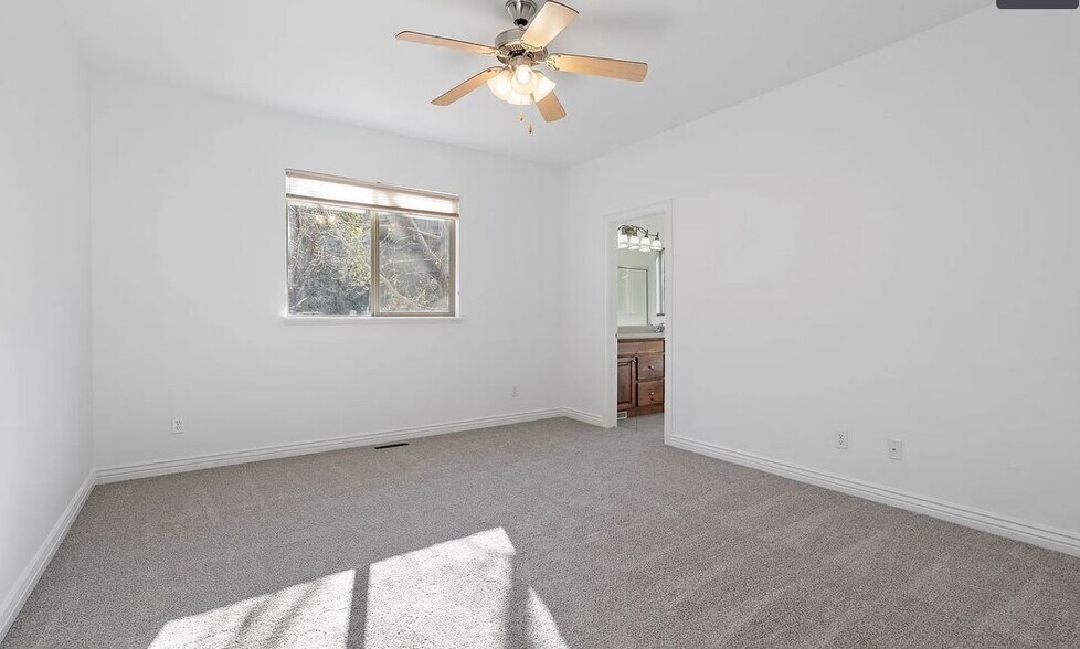 Building Photo - 2956 E Sandpiper Rd