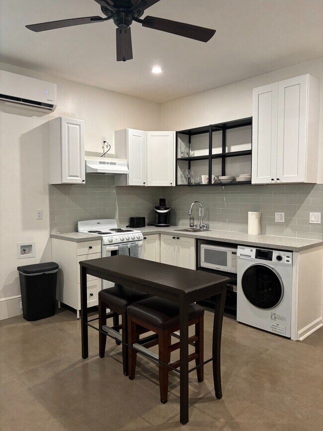 Building Photo - 224 Finley Ave