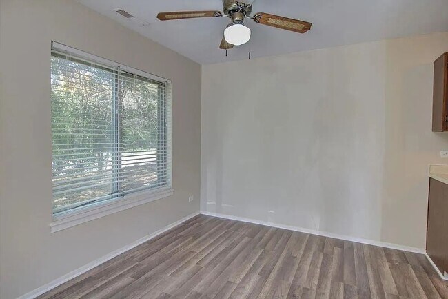 Building Photo - 5946 Greenview Rd