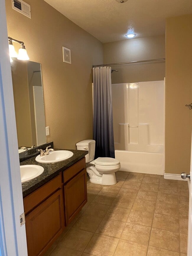 Building Photo - Great 2 Bed 2 Bath Unit in Millcreek!!!