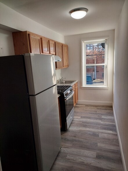 Kitchen - 68 Galveston Pl SW