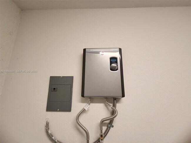 Building Photo - 2429 SE 28th Dr