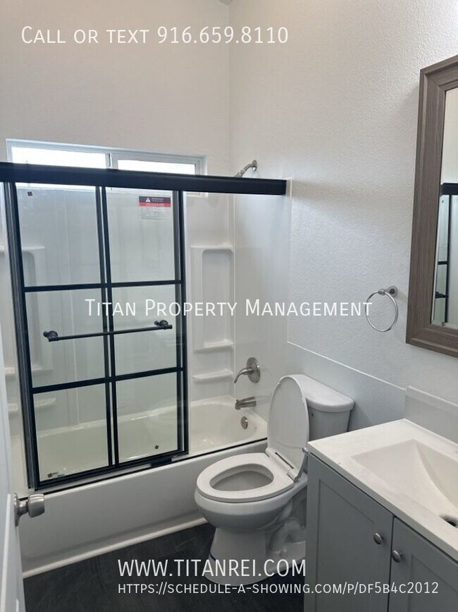 Building Photo - 3736 Astoria St